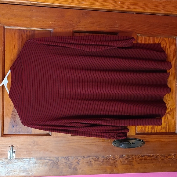 B'leev Red and Black 3/4 Length Sleeve Cardigan. SZ 1X - Picture 2 of 3